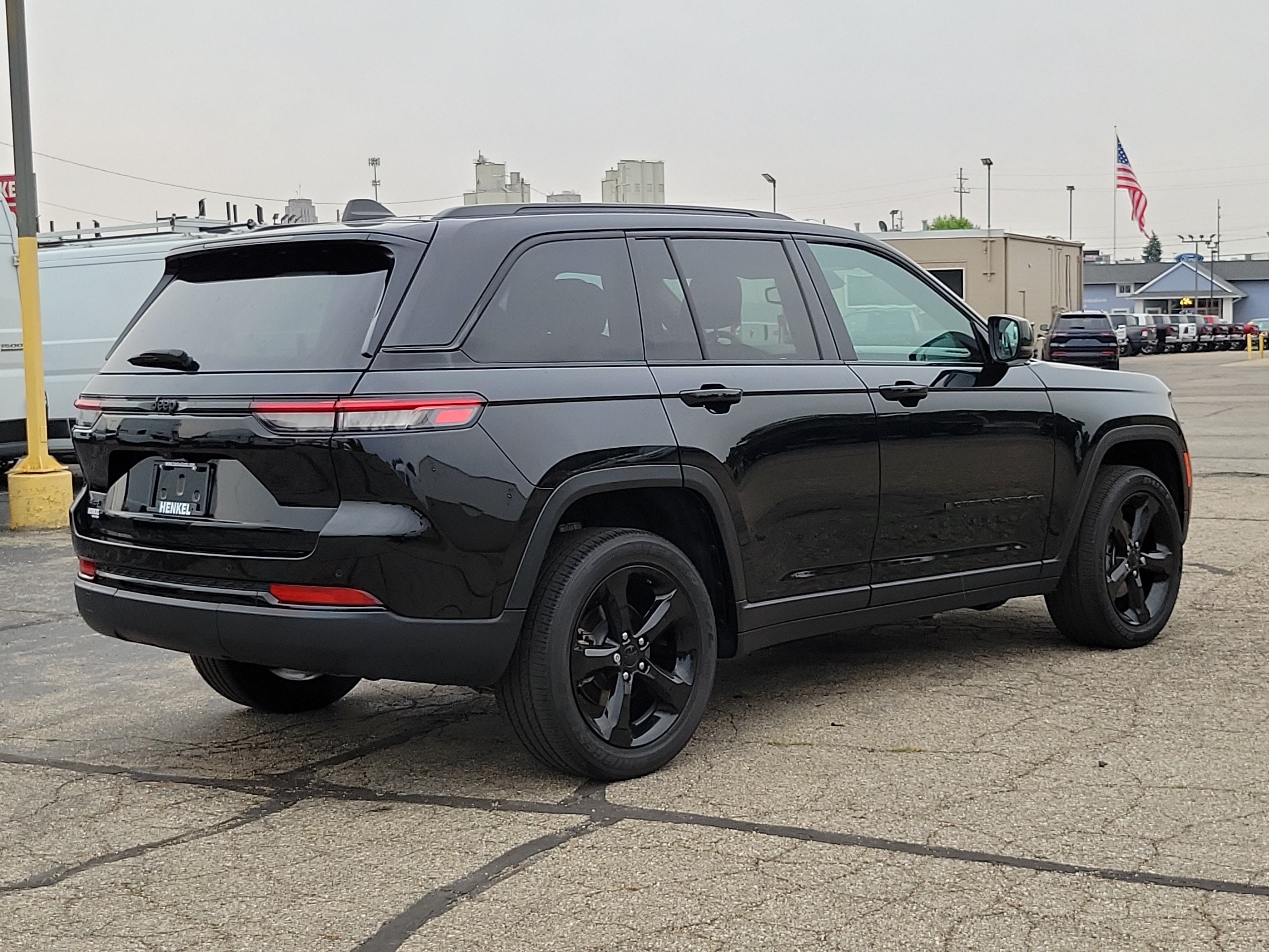 Used 2024 Jeep Grand Cherokee Altitude AWD/4WD image 4