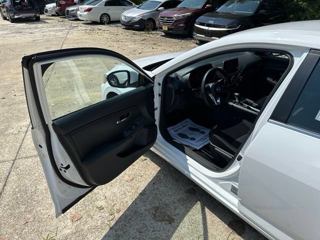 Used 2025 Nissan Sentra SV FWD image 11