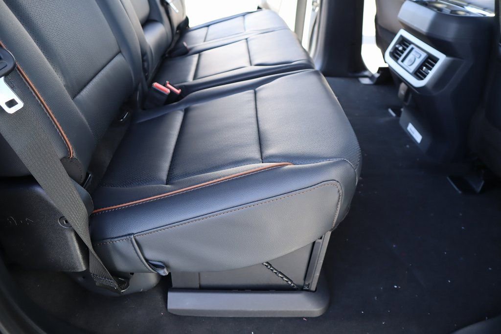 New 2026 Ford F250 Lariat w/ Black Appearance Package image 16