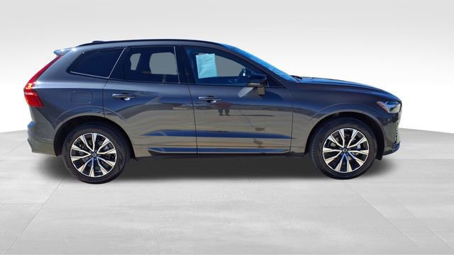 Used 2025 Volvo XC60 B5 Core image 9