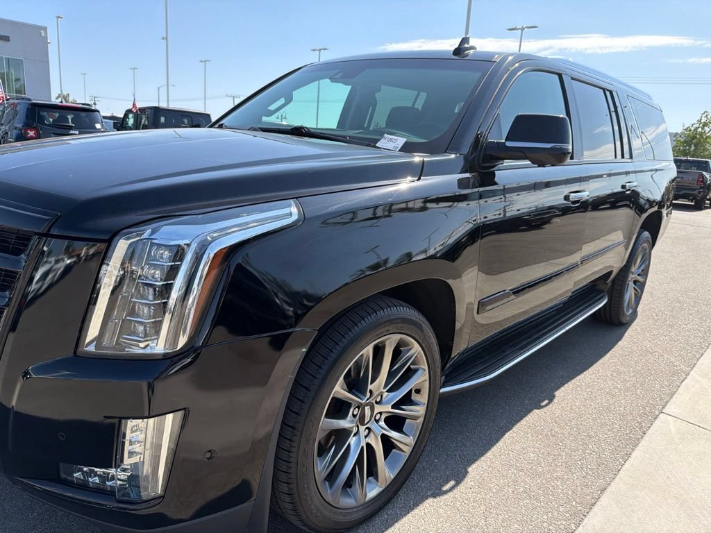 Used 2020 Cadillac Escalade ESV Premium Luxury w/ Escalade Sport Edition AWD/4WD image 11