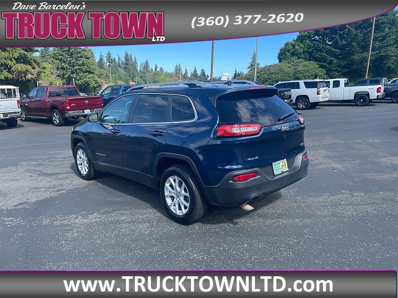 Used 2018 Jeep Cherokee Latitude Plus AWD/4WD image 3