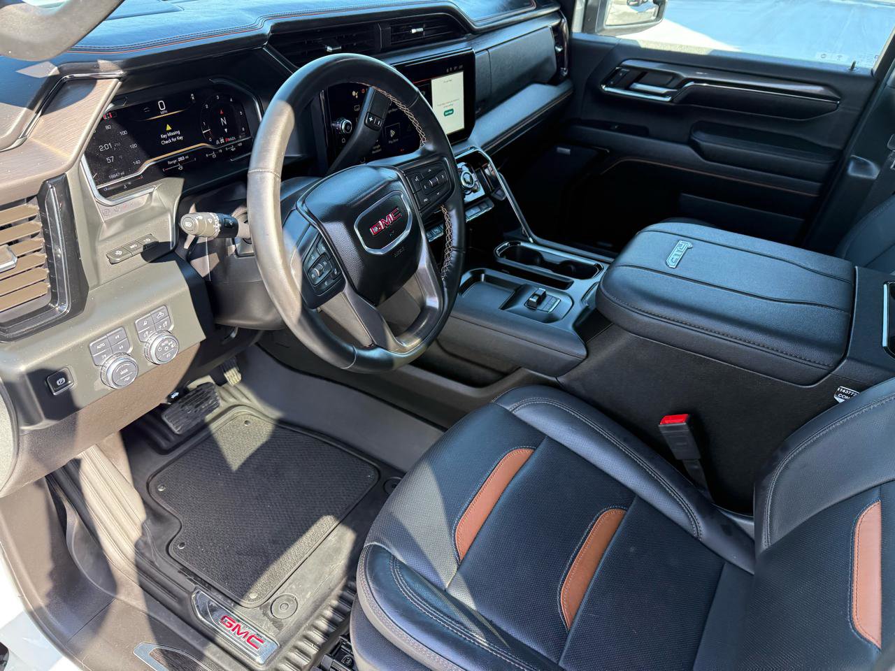 Used 2024 GMC Sierra 2500 AT4 w/ AT4 Premium Plus Package AWD/4WD image 12