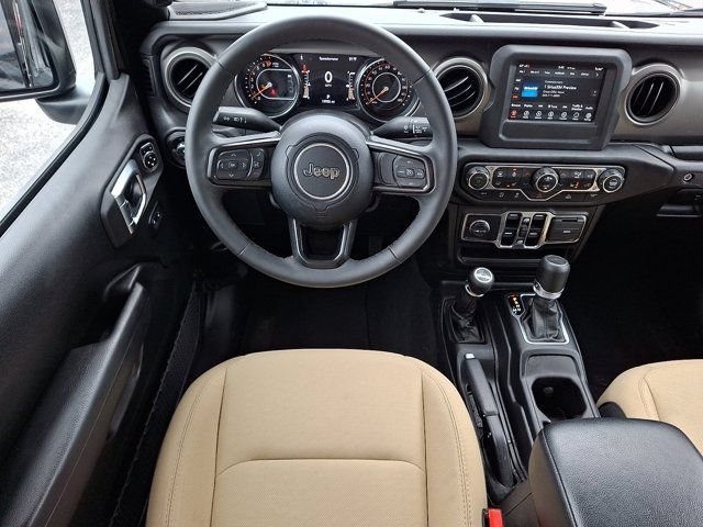 Certified 2023 Jeep Gladiator Sport AWD/4WD image 14