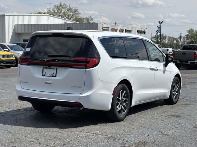 New 2027 Chrysler Pacifica Limited FWD image 32