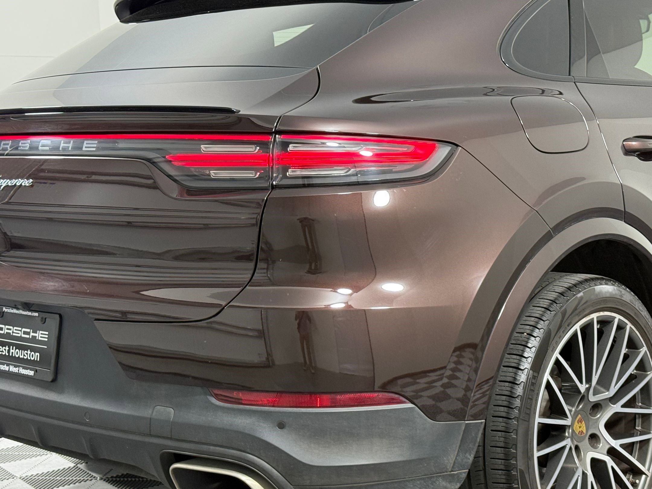 Certified 2023 Porsche Cayenne Platinum Edition image 13