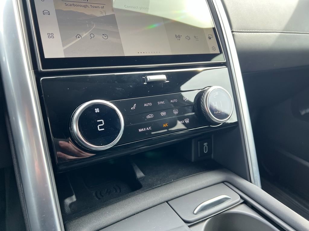 New 2026 Land Rover Discovery Limited Edition image 18