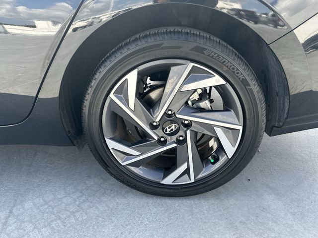 Used 2025 Hyundai Elantra SEL image 19