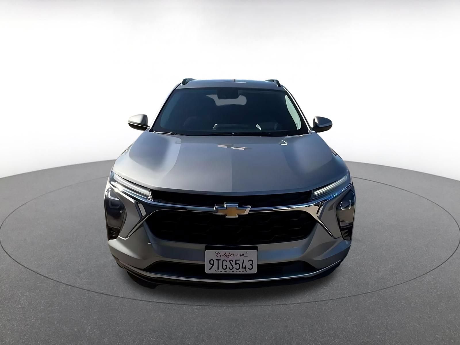 Used 2025 Chevrolet Trax LT w/ LT Convenience Package FWD image 4