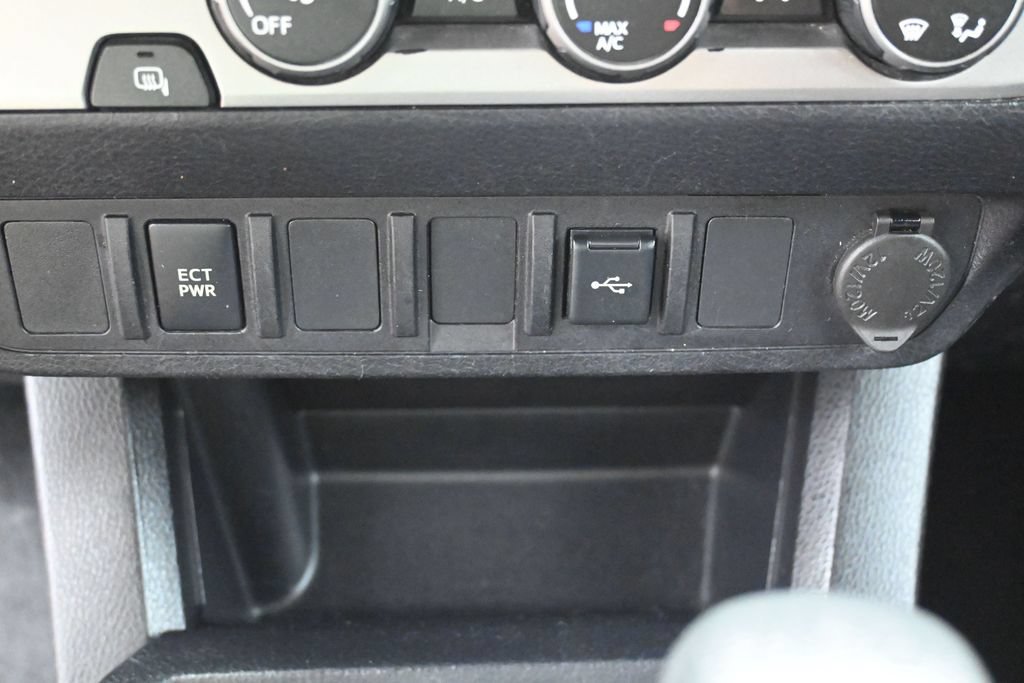 Used 2020 Toyota Tacoma SR5 RWD image 22