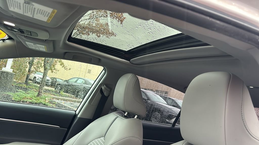 Used 2022 Toyota Camry SE image 25