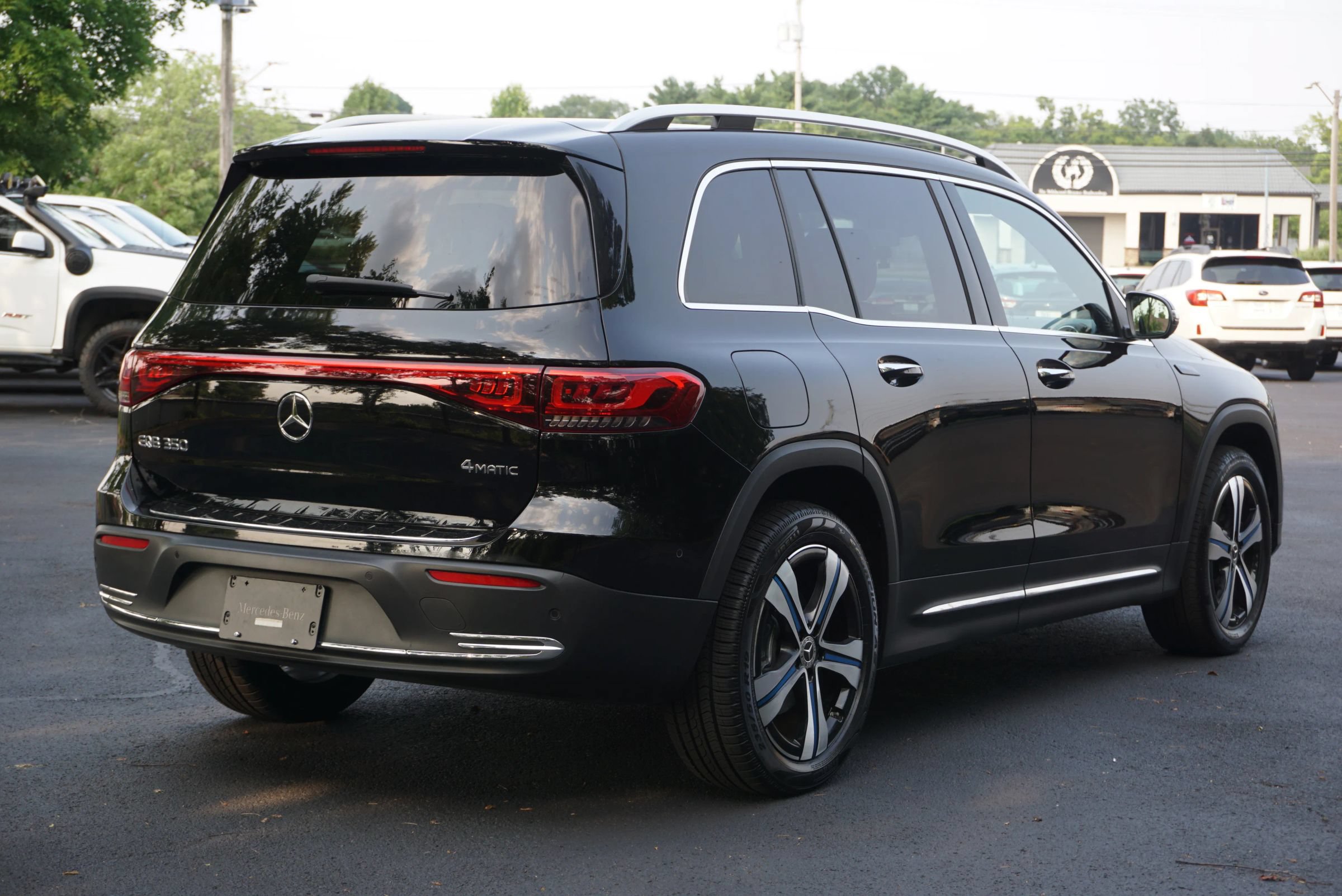 Used 2022 Mercedes-Benz EQB 350 4MATIC w/ Pinnacle Package image 7