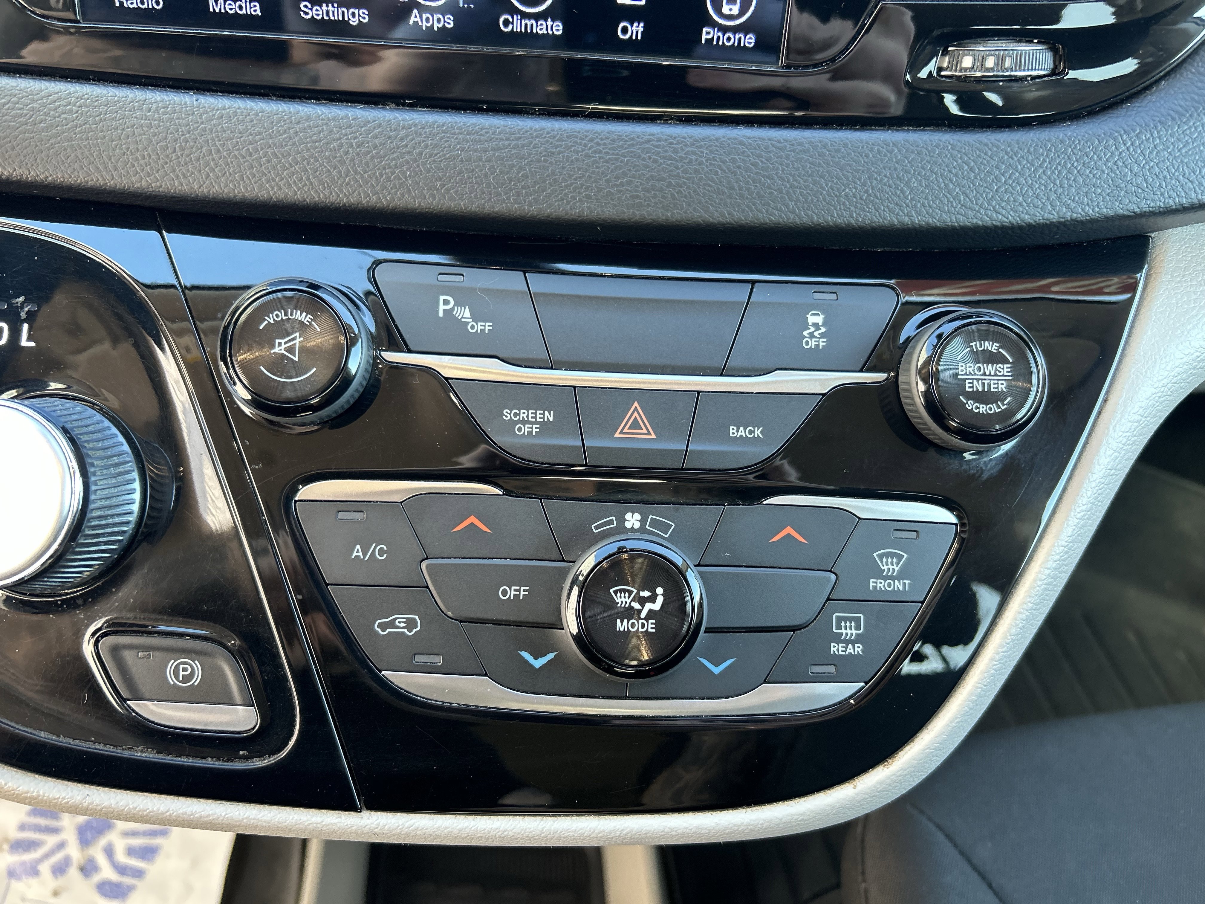 Used 2017 Chrysler Pacifica Touring w/ Tire & Wheel Group image 27