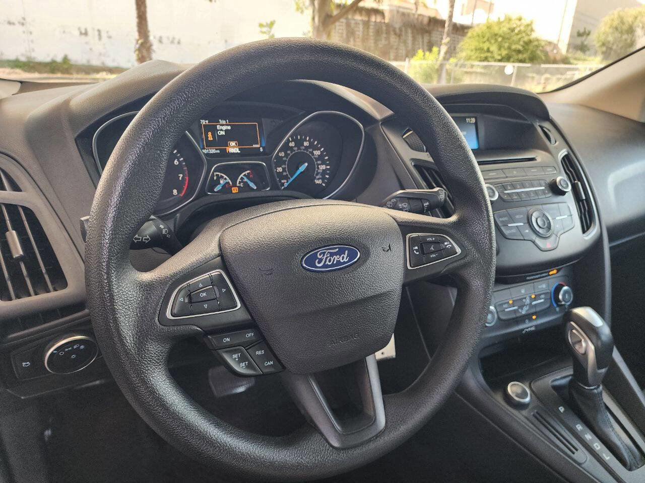Used 2015 Ford Focus SE image 25
