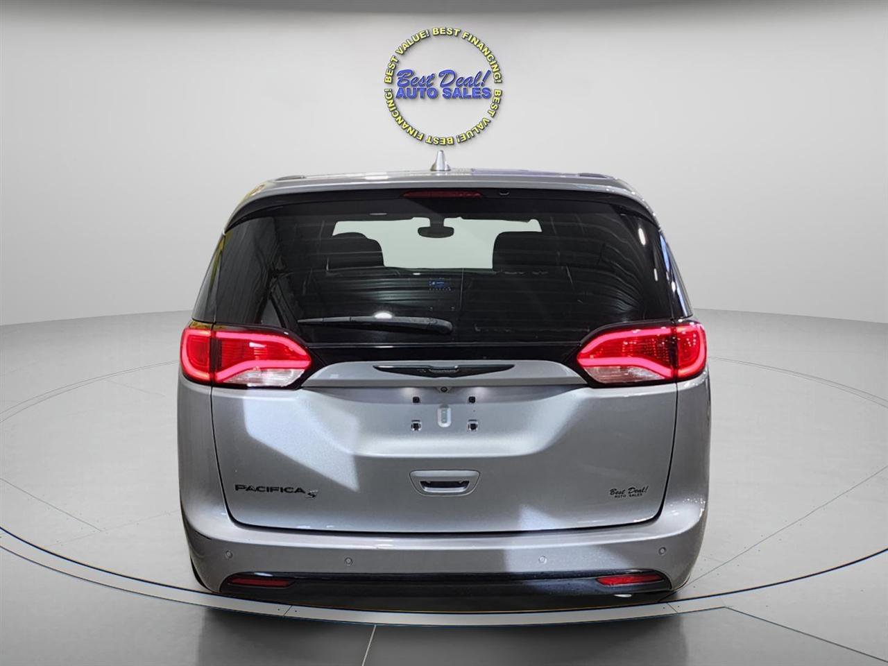 Used 2020 Chrysler Pacifica Touring w/ S Appearance Package image 5