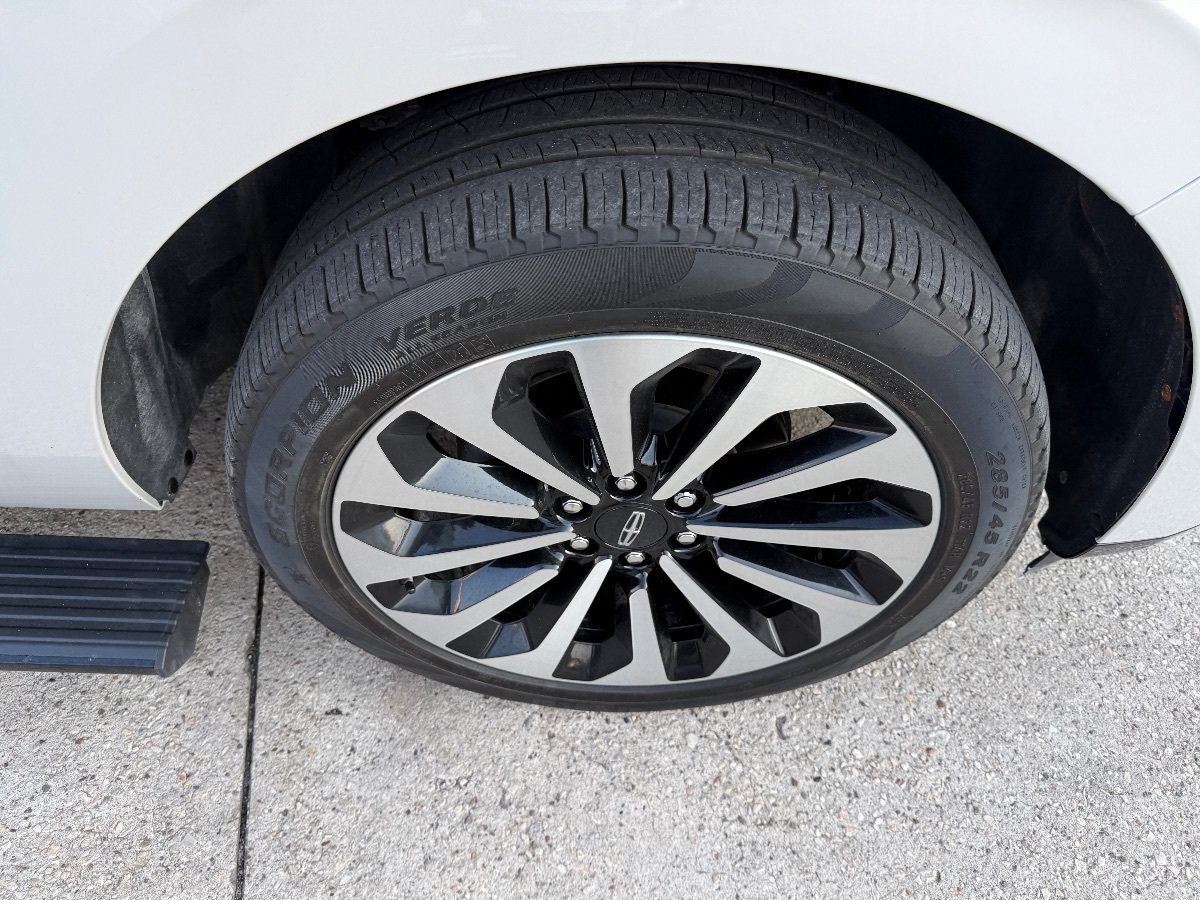 Used 2022 Lincoln Navigator Reserve AWD/4WD image 14