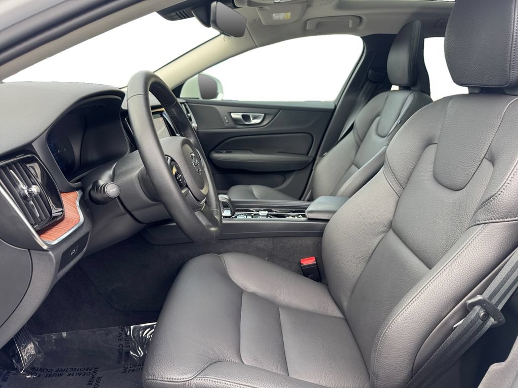 Certified 2025 Volvo V60 B5 Cross Country Plus AWD/4WD image 13