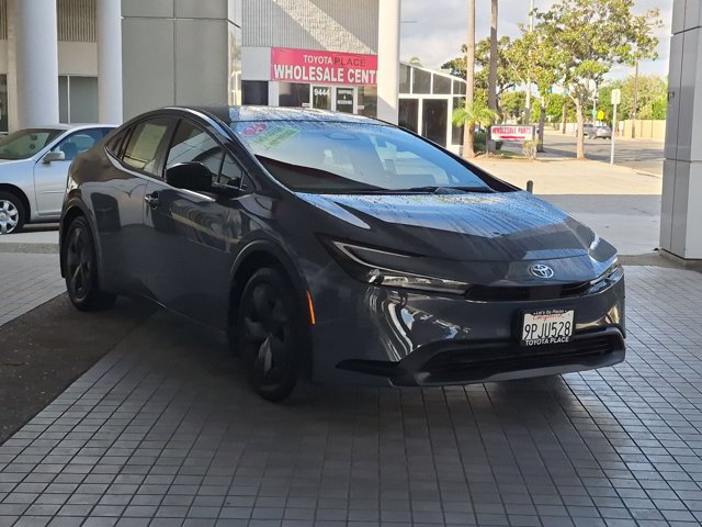 Used 2024 Toyota Prius LE FWD image 3