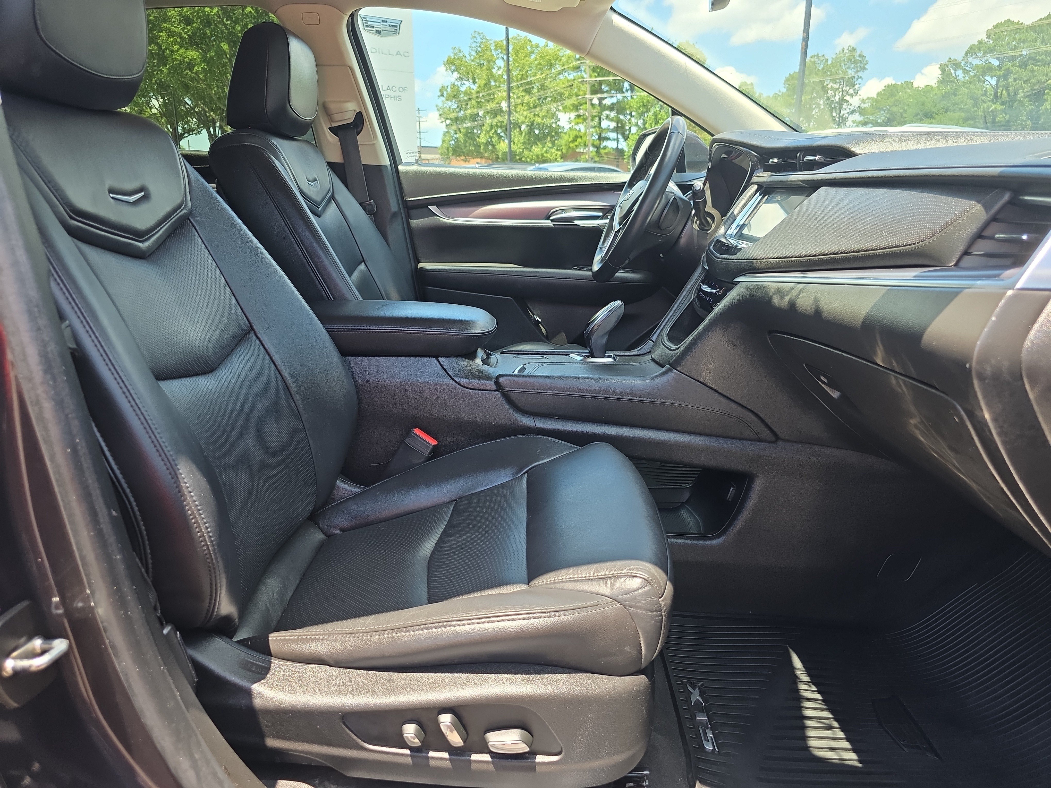 Used 2018 Cadillac XT5 Luxury w/ Driver Awareness Package FWD image 15