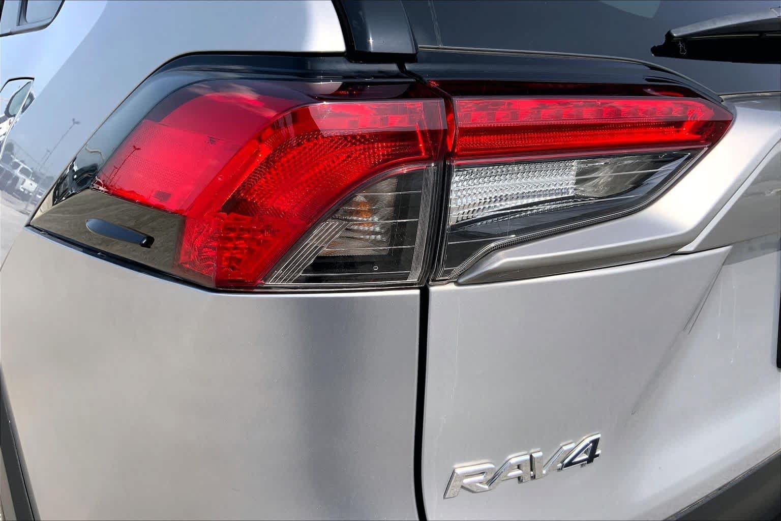 Used 2024 Toyota RAV4 XLE AWD/4WD image 54