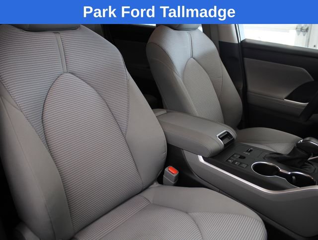 Used 2025 Toyota Highlander LE image 22