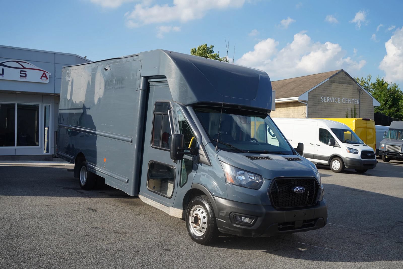 Used 2022 Ford Transit 350 DRW RWD image 3