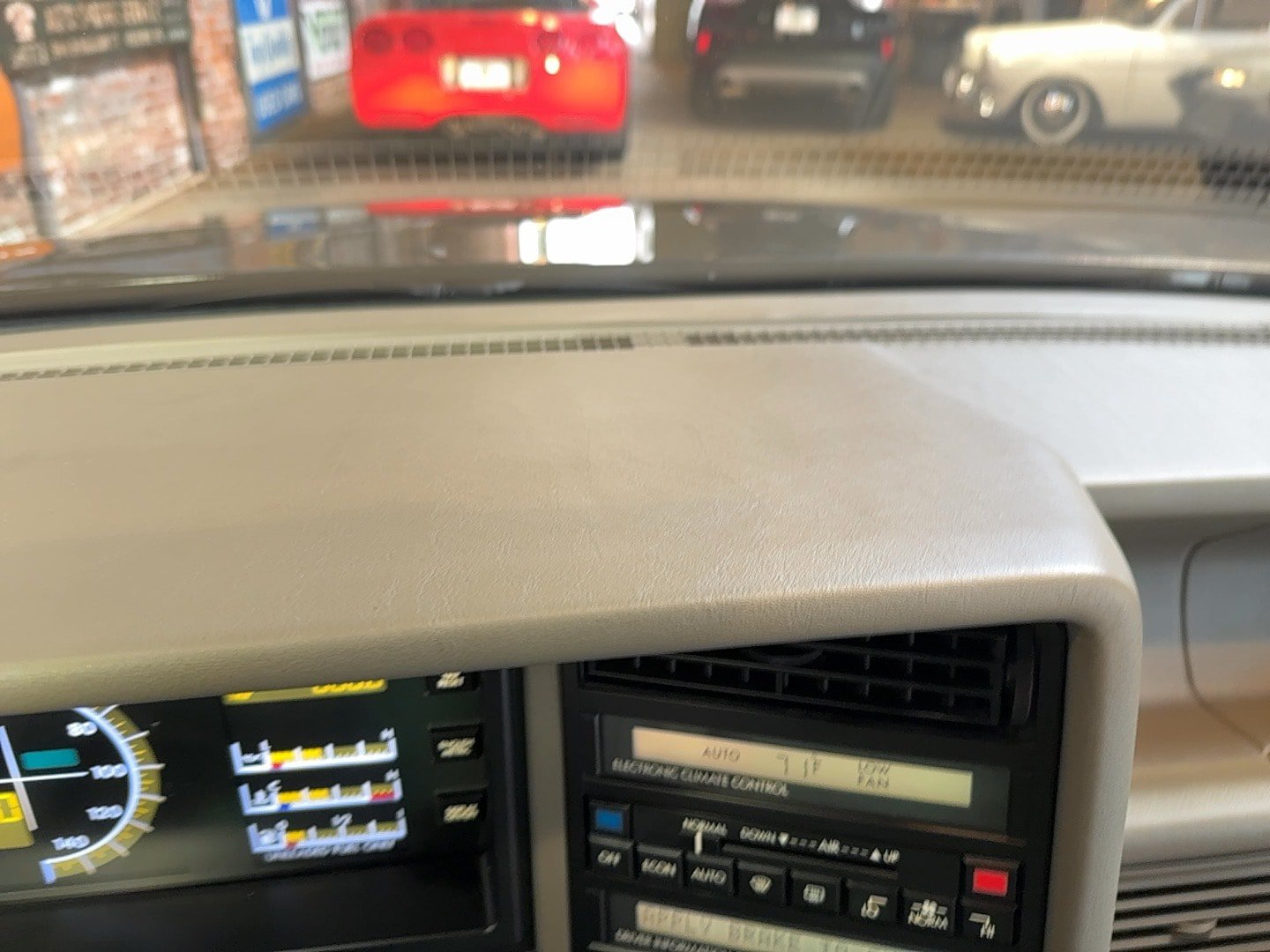 Used 1993 Cadillac Allante FWD image 32