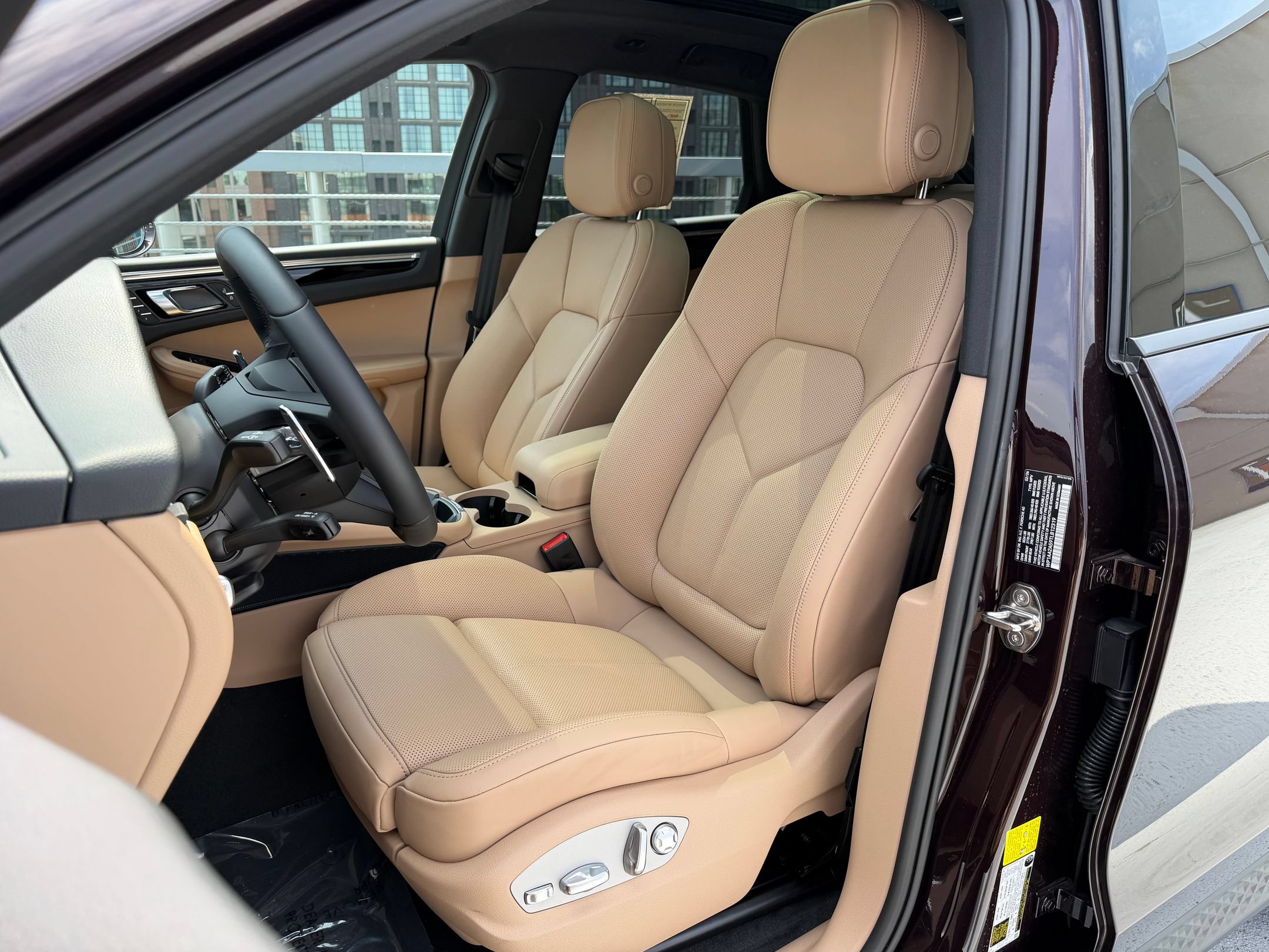 New 2026 Porsche Macan AWD/4WD image 5