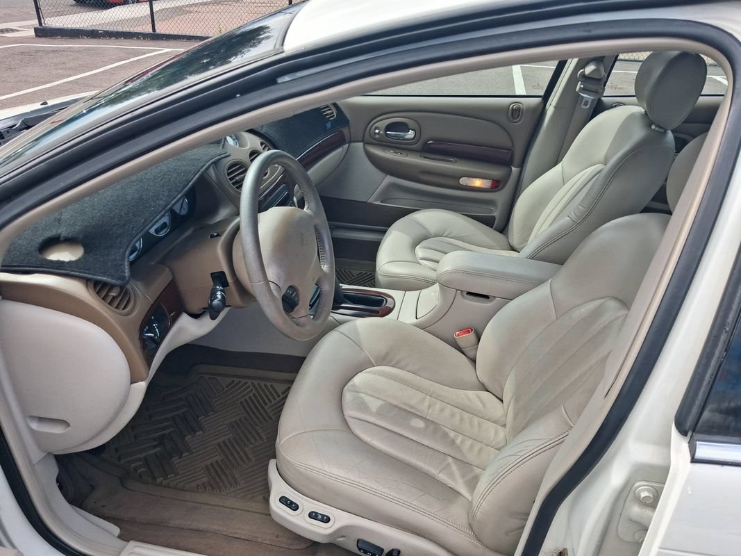 Used 2000 Chrysler LHS FWD image 9