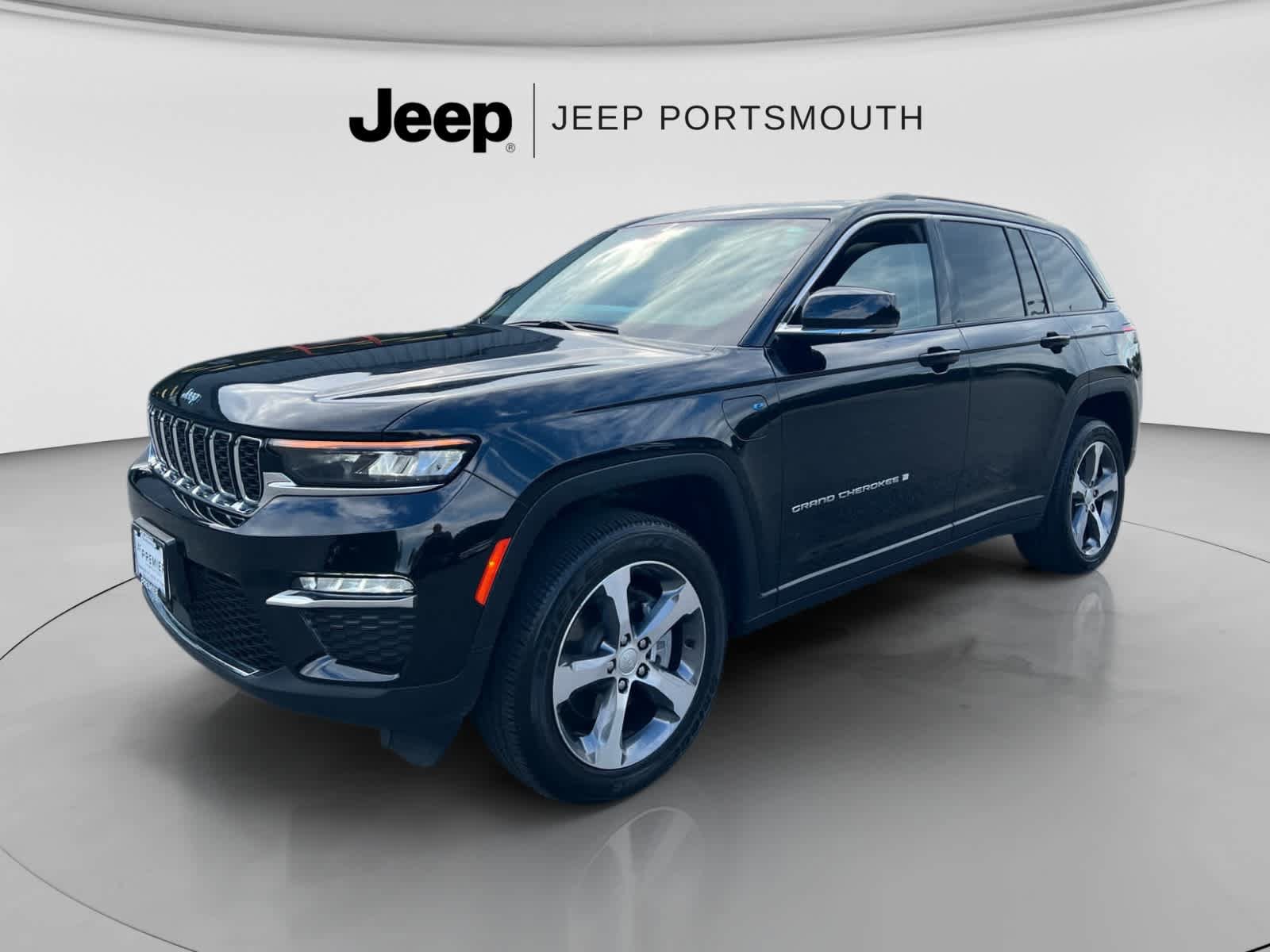 Used 2023 Jeep Grand Cherokee 4WD 4xe image 3