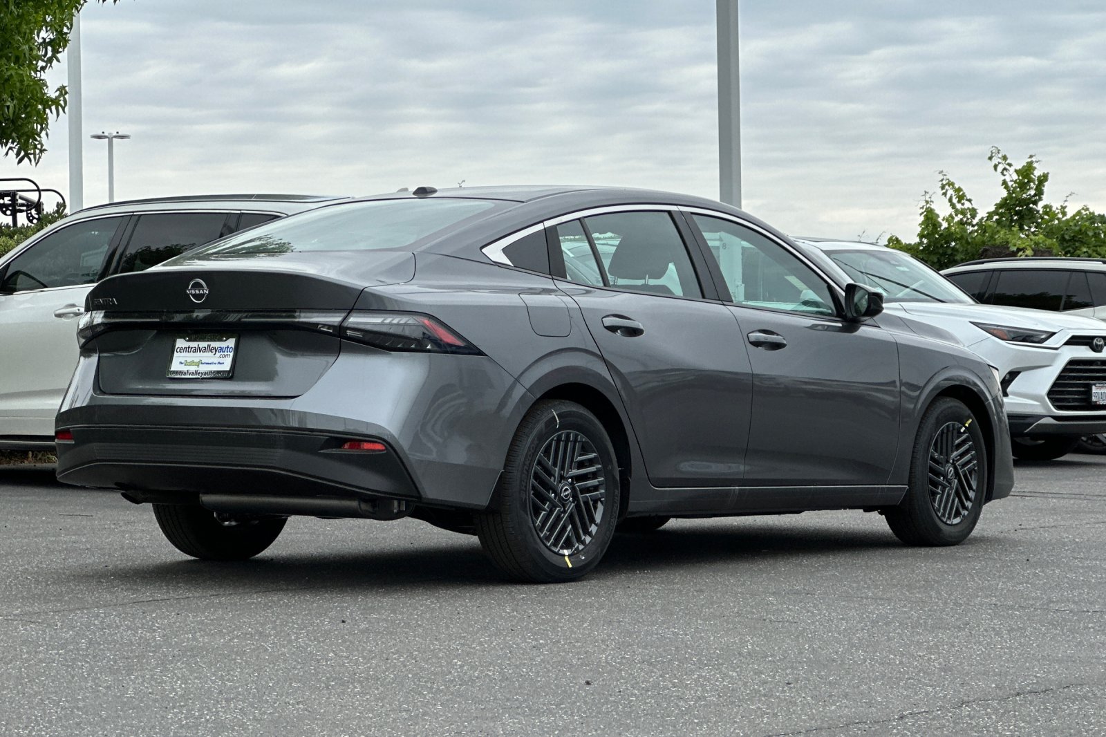 New 2026 Nissan Sentra SV w/ SV Convenience Package FWD image 4