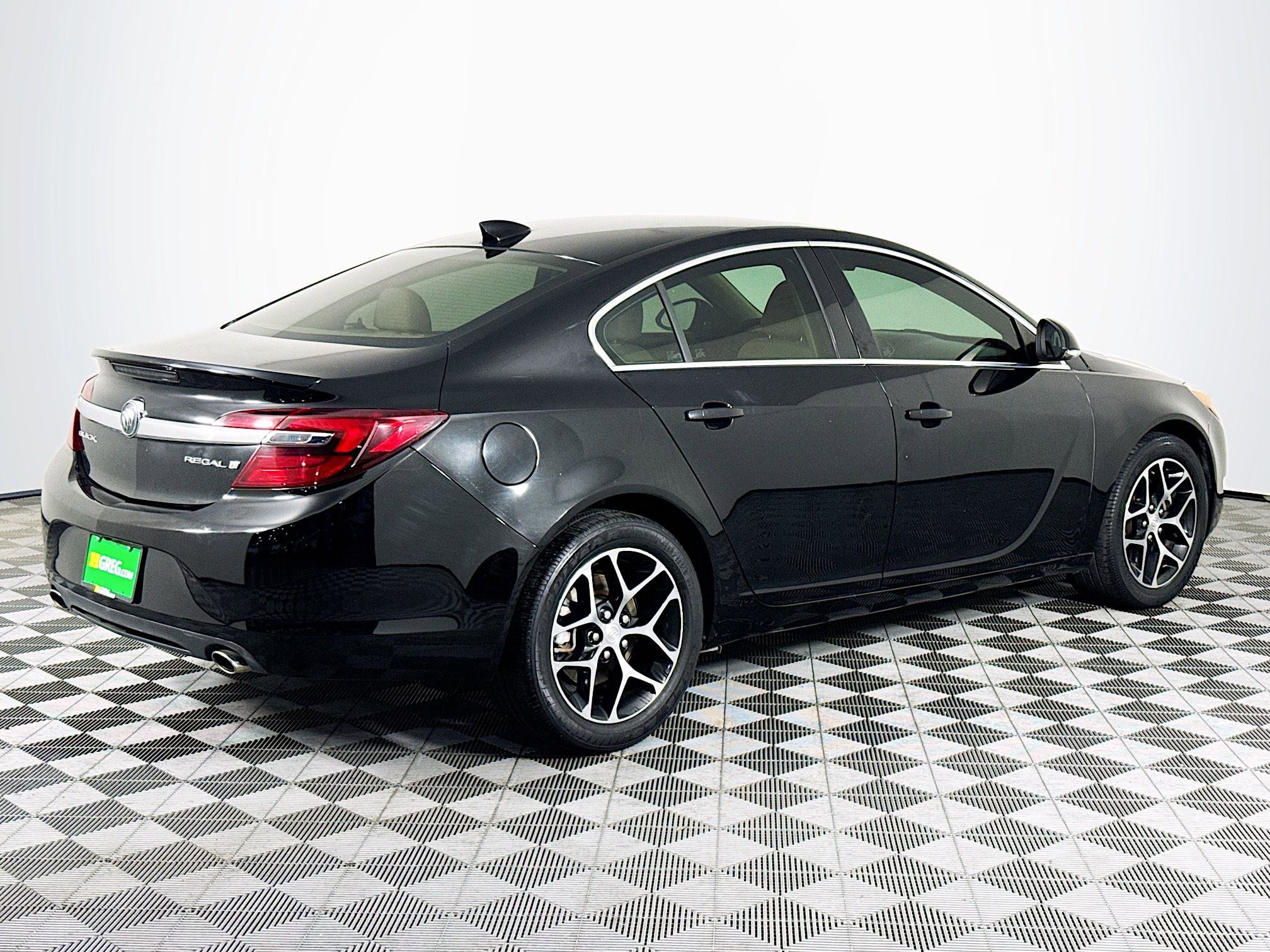 Used 2017 Buick Regal Sport Touring FWD image 10