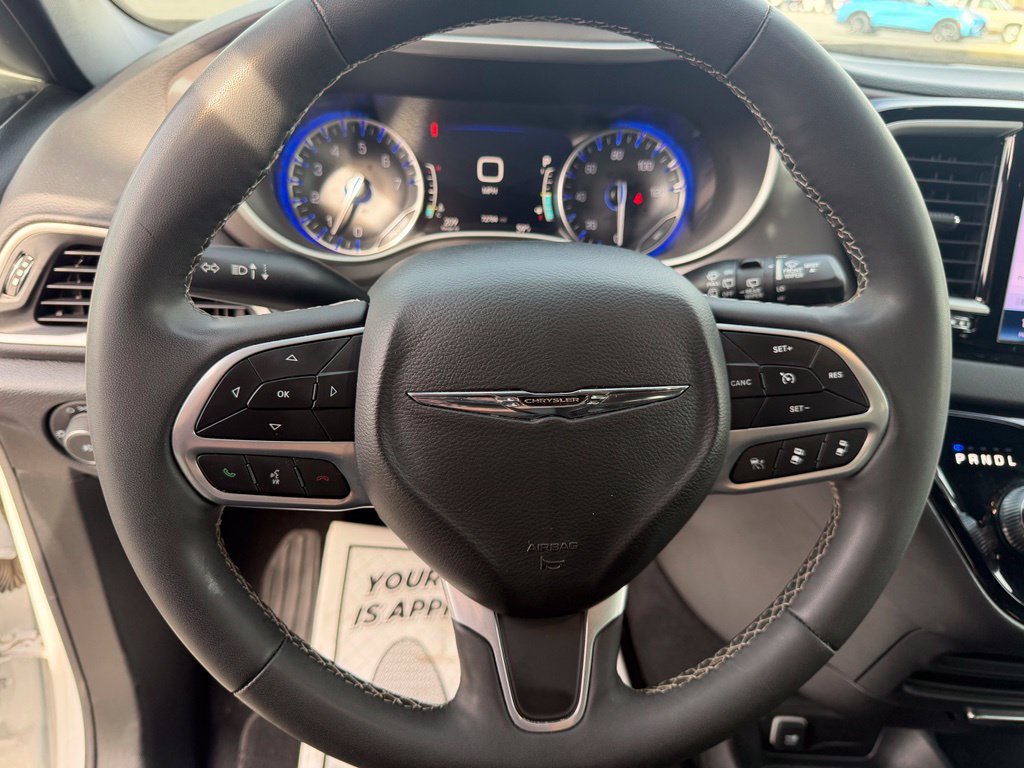 Used 2025 Chrysler Pacifica Select FWD image 29