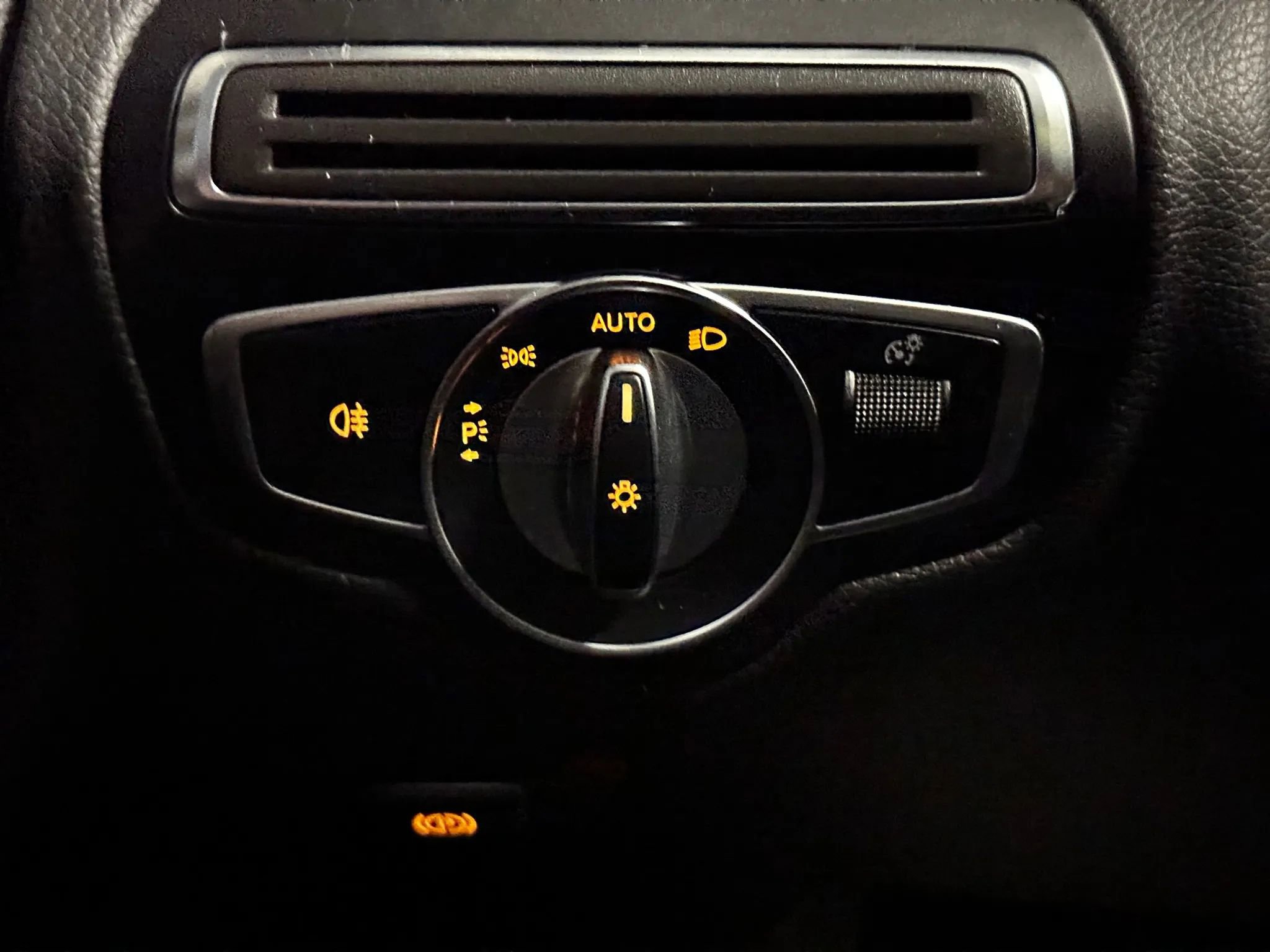 Used 2019 Mercedes-Benz C 300 Sedan w/ Parking Assistance Package image 34