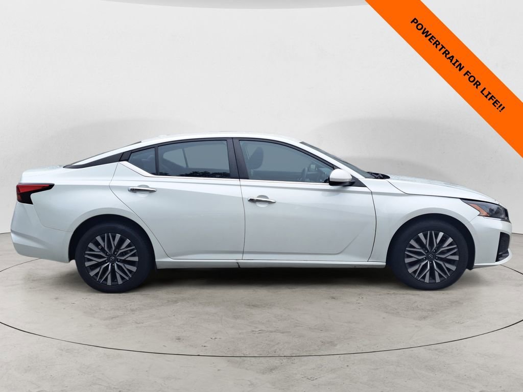 Used 2023 Nissan Altima 2.5 SV image 2
