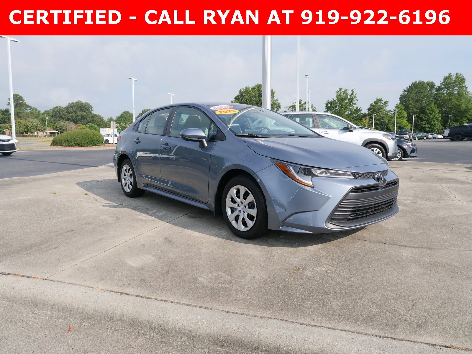 Used 2025 Toyota Corolla LE image 2