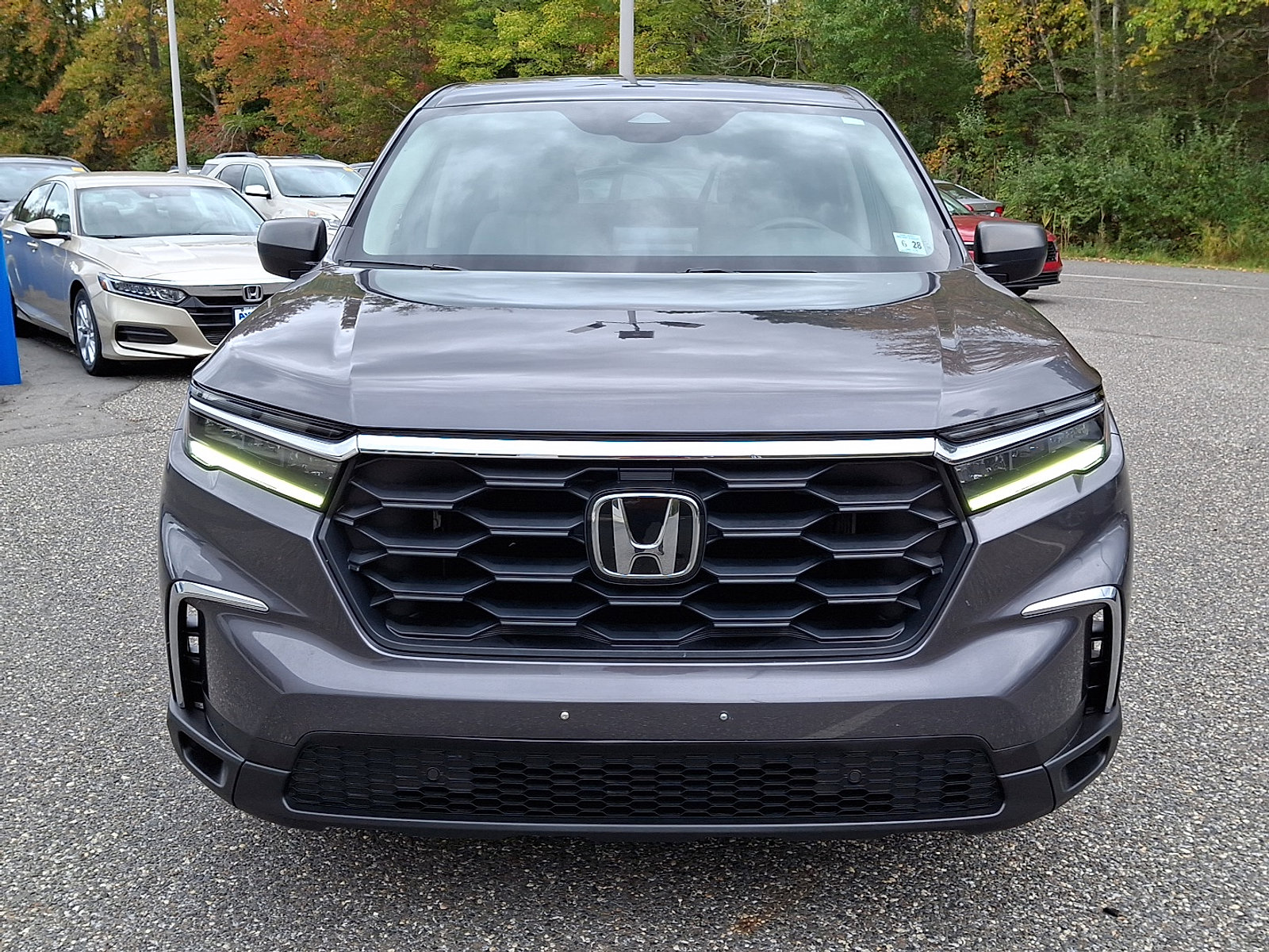 Used 2023 Honda Pilot LX image 3