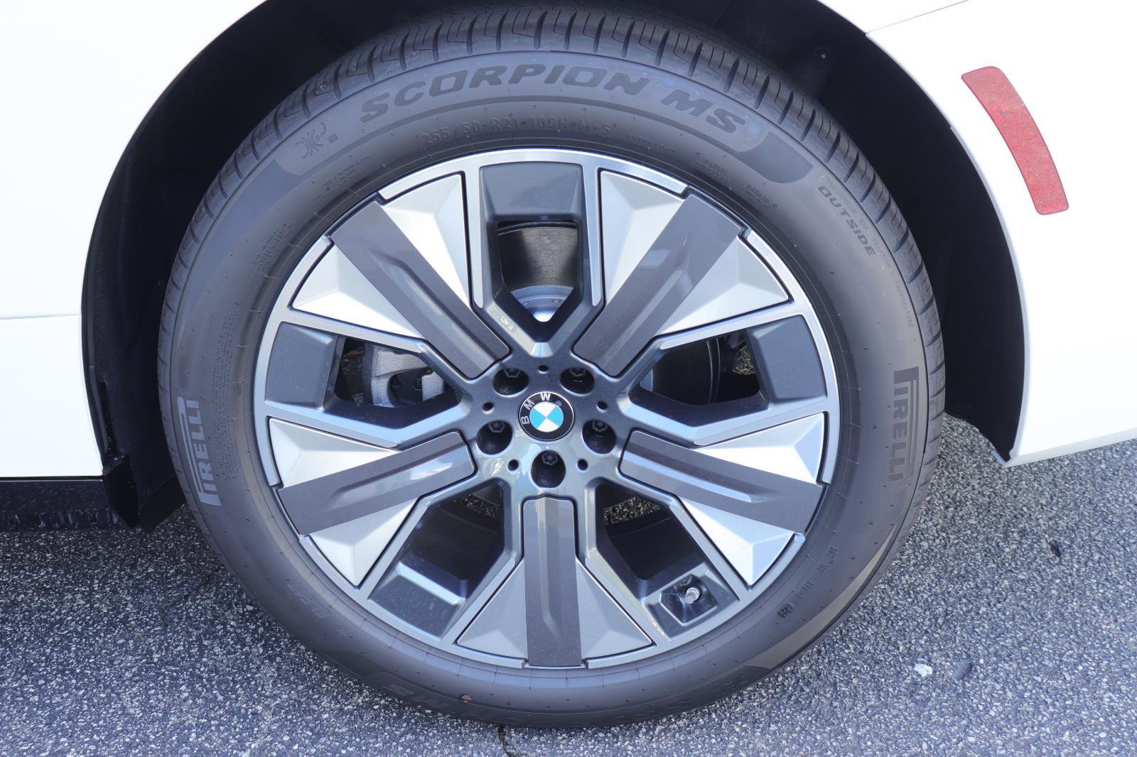 New 2026 BMW iX xDrive60 image 38