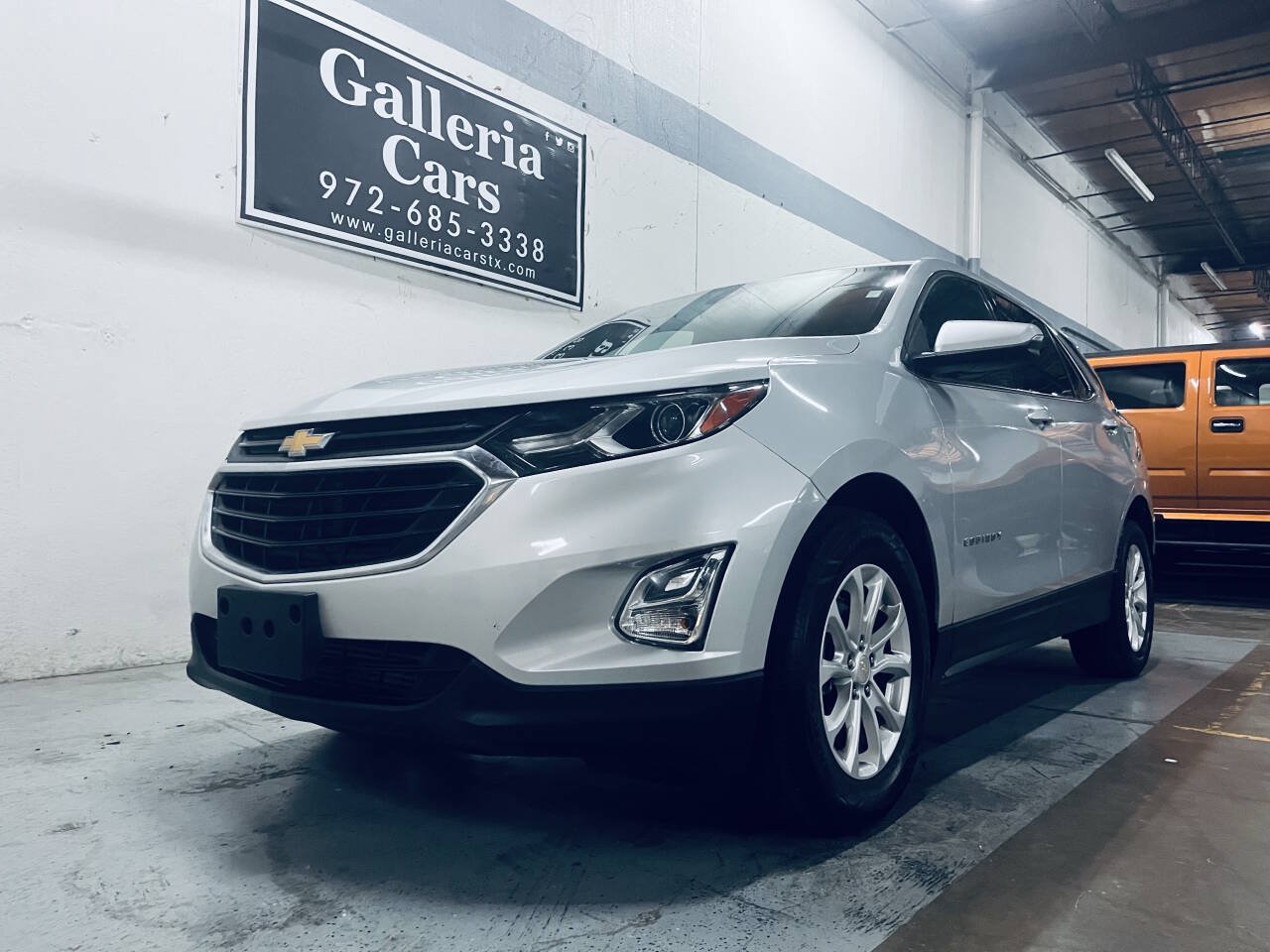 Used 2019 Chevrolet Equinox LT w/ Driver Convenience Package FWD image 2