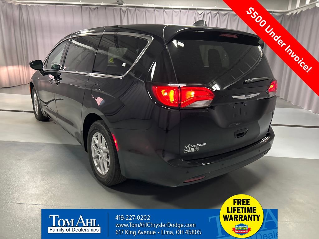 New 2026 Chrysler Voyager LX image 5