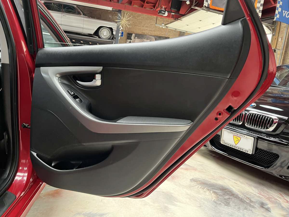 Used 2016 Hyundai Elantra Limited FWD image 28