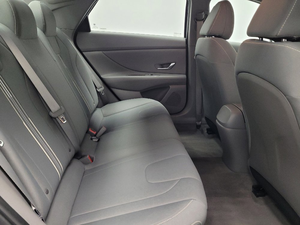 Used 2022 Hyundai Elantra SEL FWD image 19