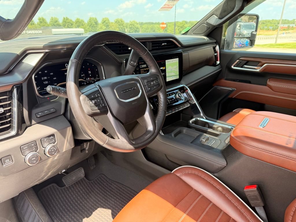 Used 2025 GMC Sierra 3500 Denali Ultimate w/ Snow Plow Prep/Camper Package AWD/4WD image 32