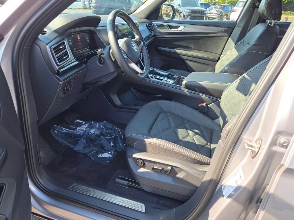 Used 2024 Volkswagen Atlas Cross Sport SE w/ Panoramic Sunroof Package AWD/4WD image 5
