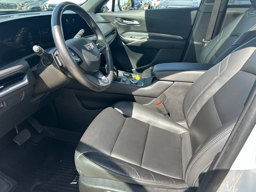 Used 2024 Cadillac XT4 Premium Luxury w/ Active Safety Package AWD/4WD image 16
