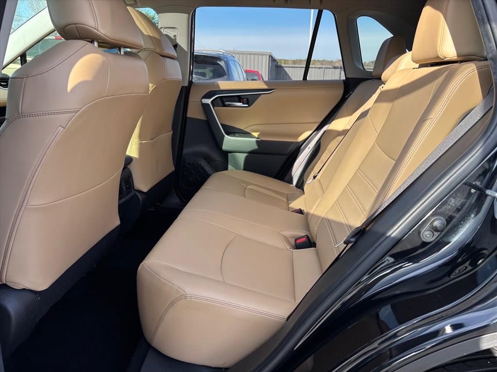 Used 2019 Toyota RAV4 XLE Premium image 13