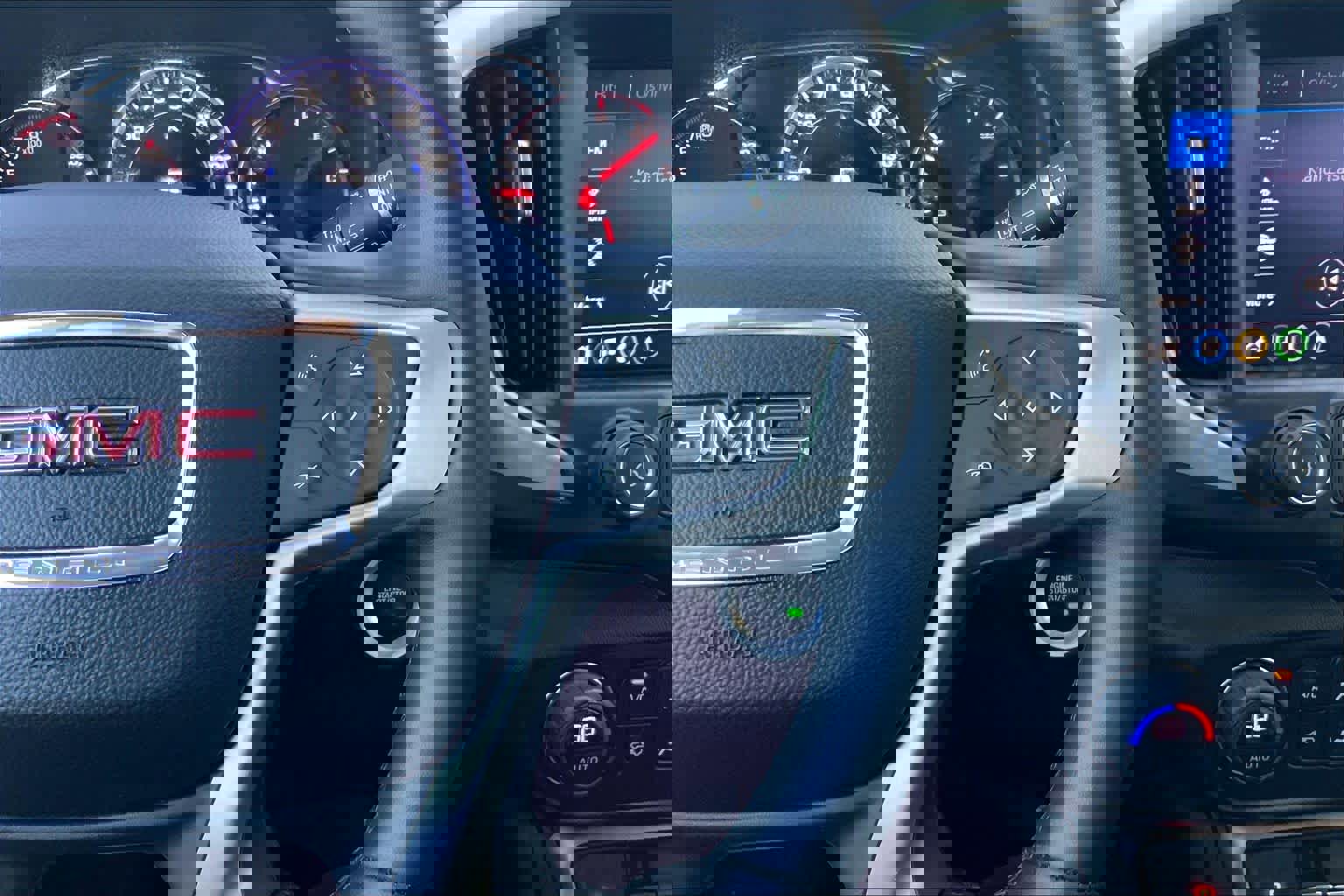 Used 2024 GMC Terrain Denali w/ Denali Premium Package image 21