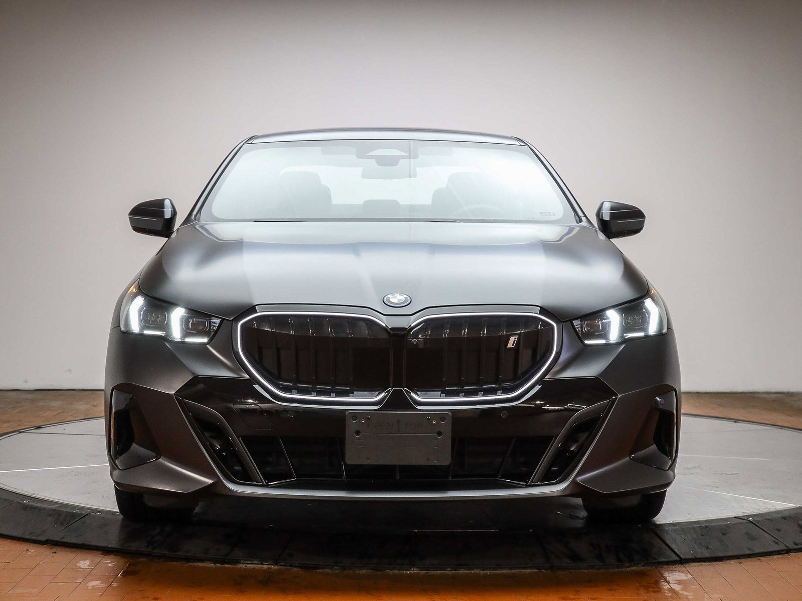 Used 2026 BMW i5 eDrive40 w/ M Sport Package image 2