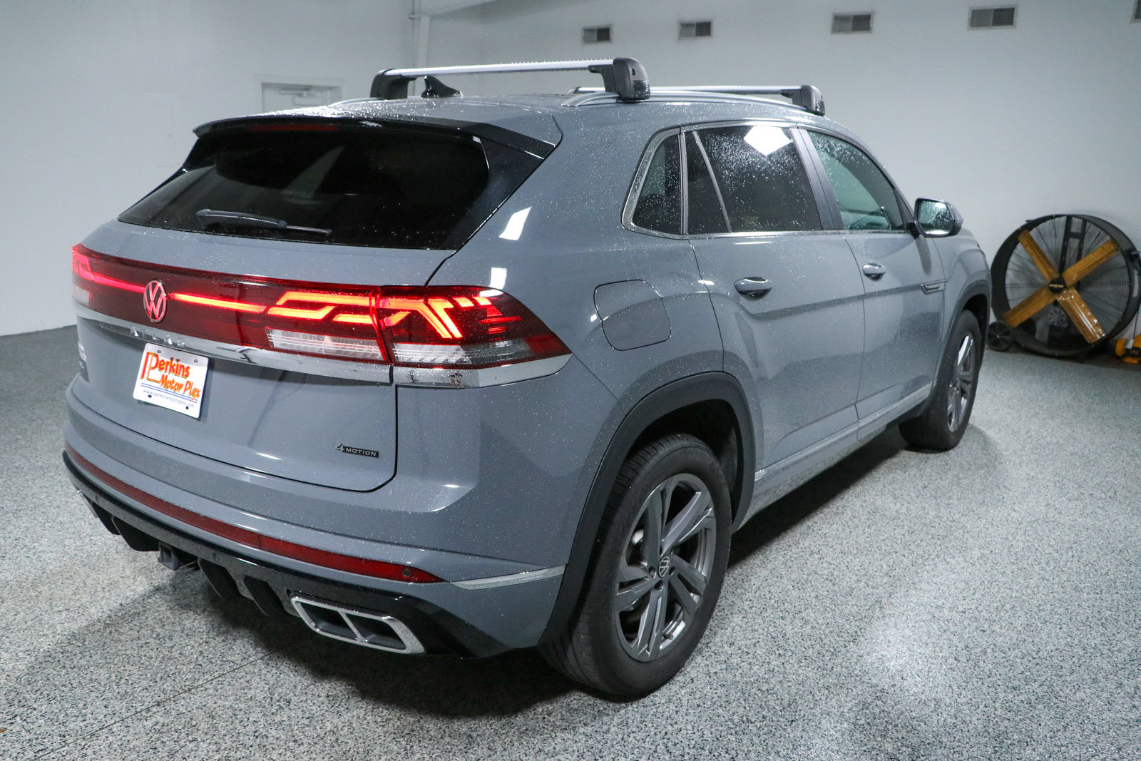 Used 2024 Volkswagen Atlas Cross Sport SEL R-Line AWD/4WD image 7