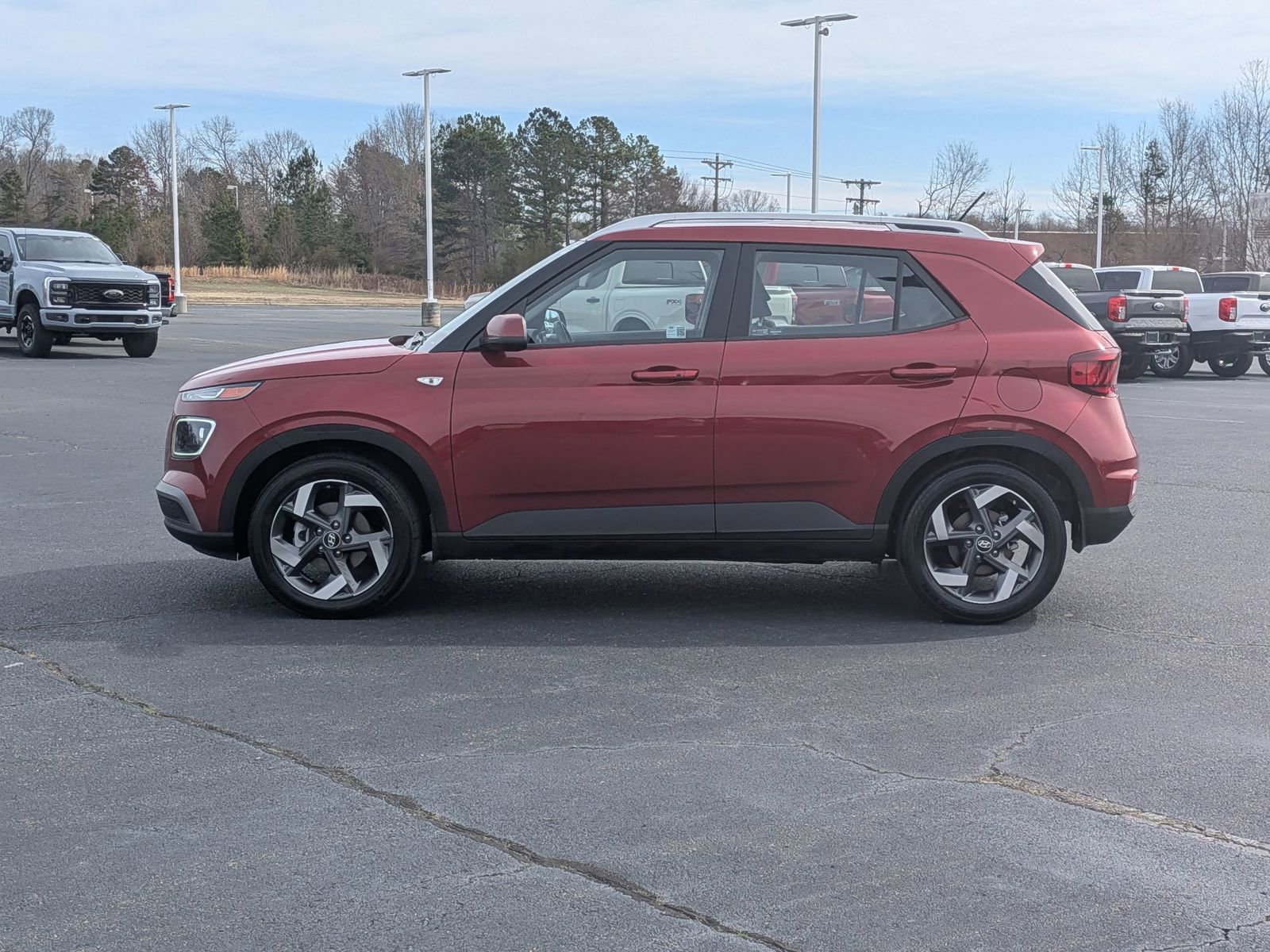 Used 2025 Hyundai Venue Limited FWD image 7